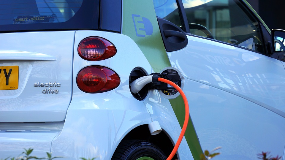 Electric Cars vs Hybrids – Which one should you get?