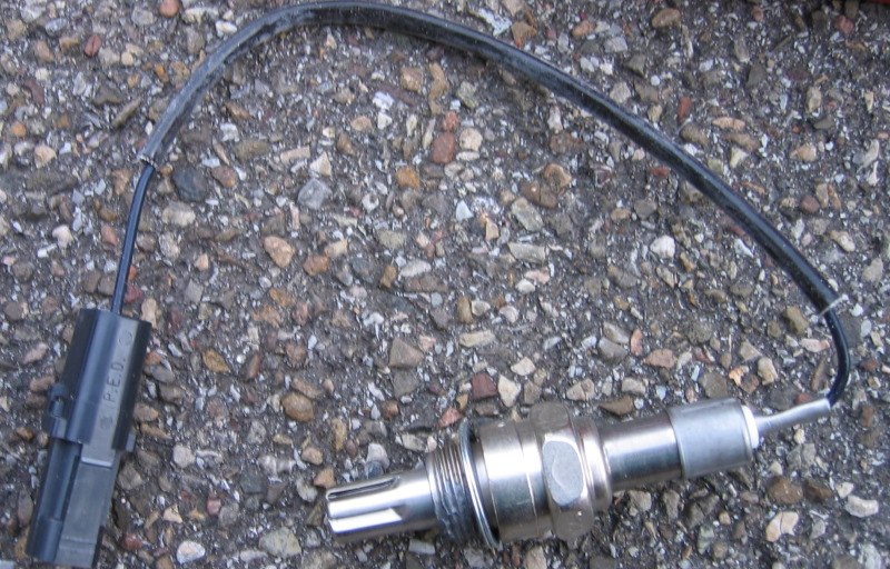 Oxygen_sensor_IMG_0488-trimmed https://commons.wikimedia.org/wiki/File:Oxygen_sensor_IMG_0488.JPG