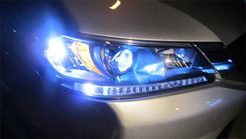 Replacement vehicle headlight assembly