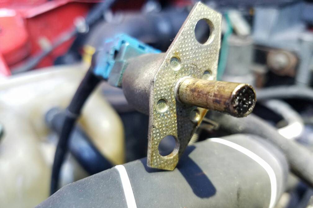 cold-start Cold start injector valve for engine