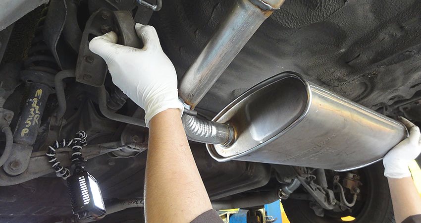 exhaust-leak Leaking exhaust pipe section