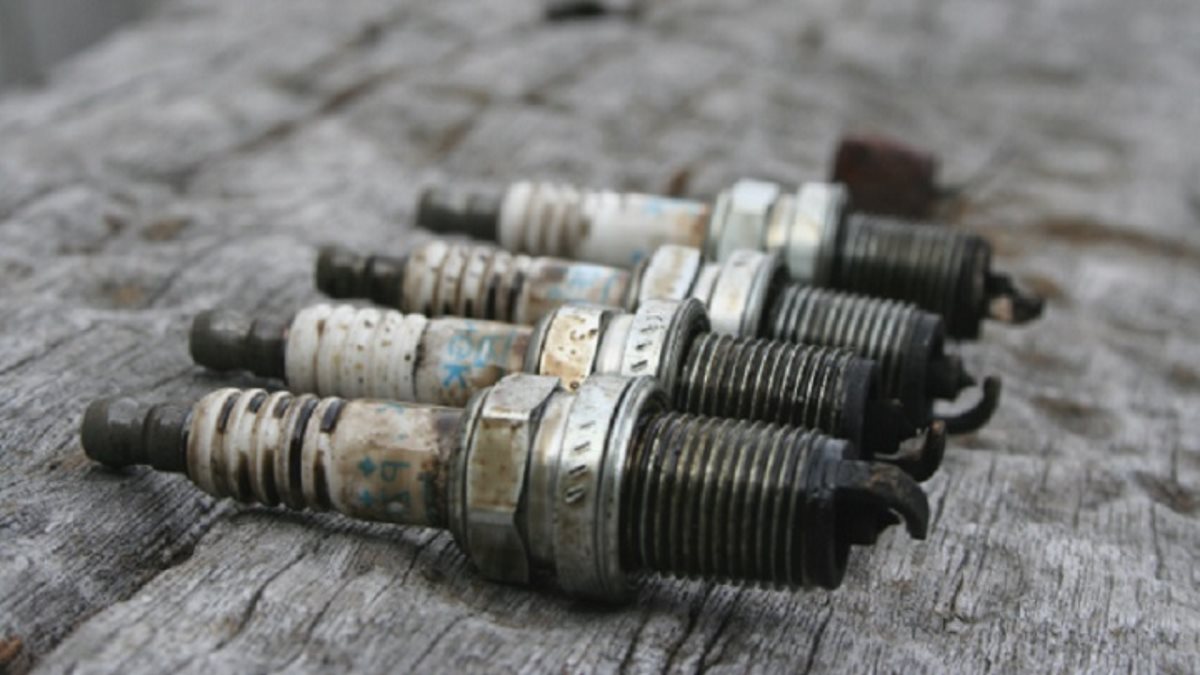 spark-plugs-nz Set of car spark plugs