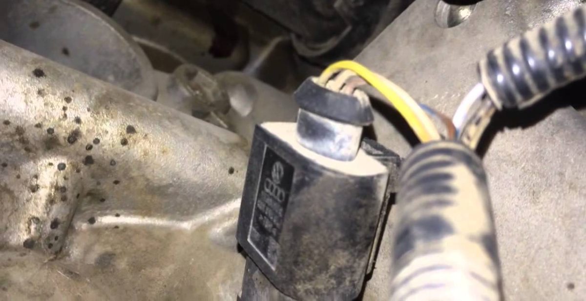 Engine speed sensor mounted on a vehicle