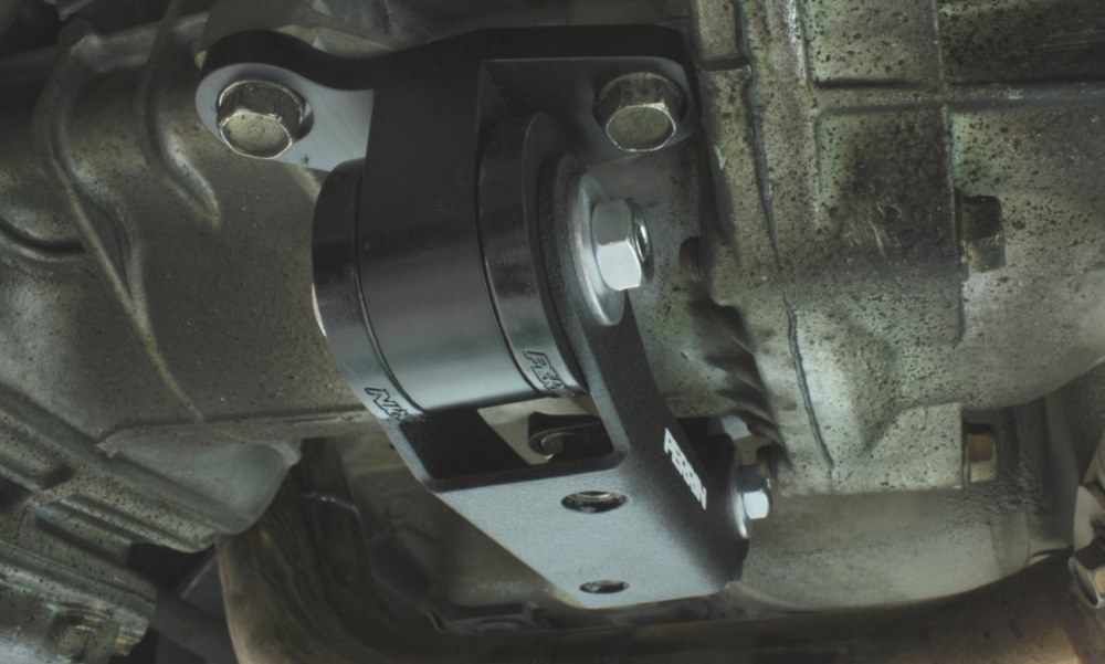 transmisison-mounts-repair-hamilton Replacing a worn transmission mount on a vehicle