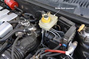 Brake fluid reservoir under the bonnet