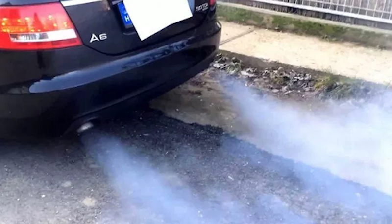 main-qimg-6cc6ccb66778abe6bc8f08fbd0ddfec8 Car exhaust blowing thick blue smoke from tailpipe