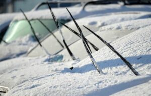 Pair of replacement windscreen wiper blades