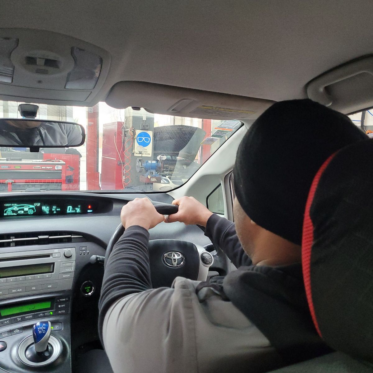 7 Tips to Stay Safe Driving Long Distances