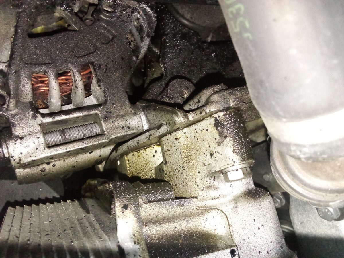 file-1745361425310-687887757 Oil Leak in Car Engine