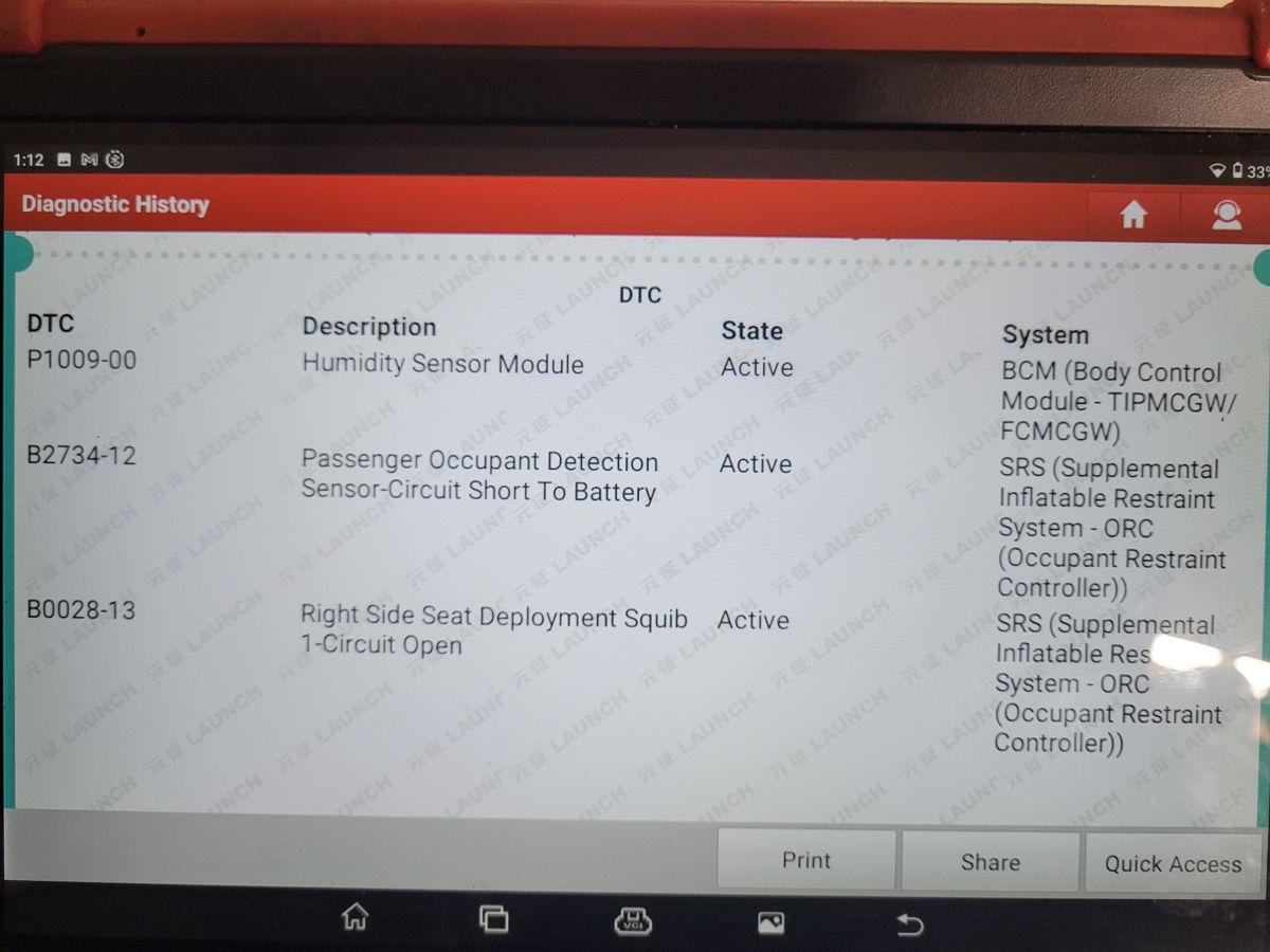 Vehicle diagnostic screen showing active airbag and sensor error codes.